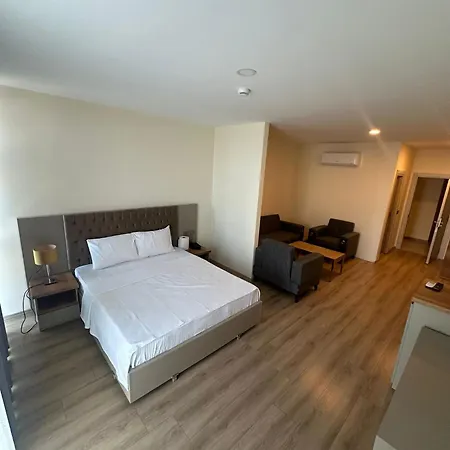 Hotel Lara Street